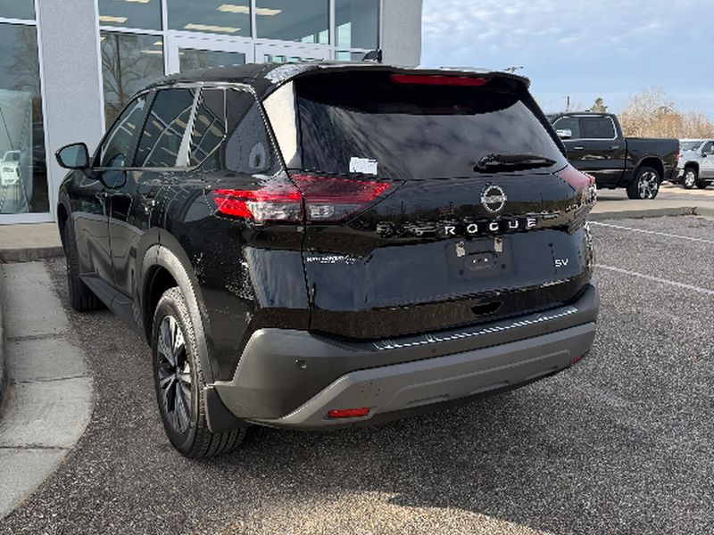 2022 Nissan Rogue SV - Super Black exterior view 3