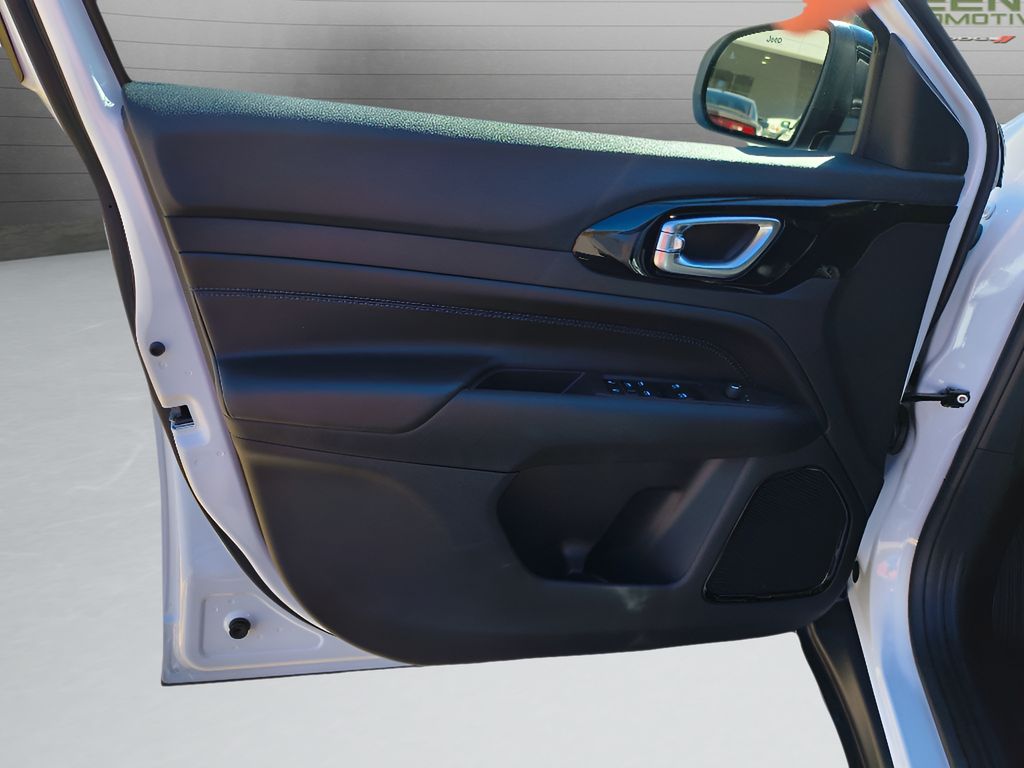 New 2026 Jeep Compass Latitude Altitude