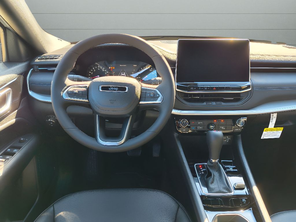 New 2026 Jeep Compass Latitude Altitude