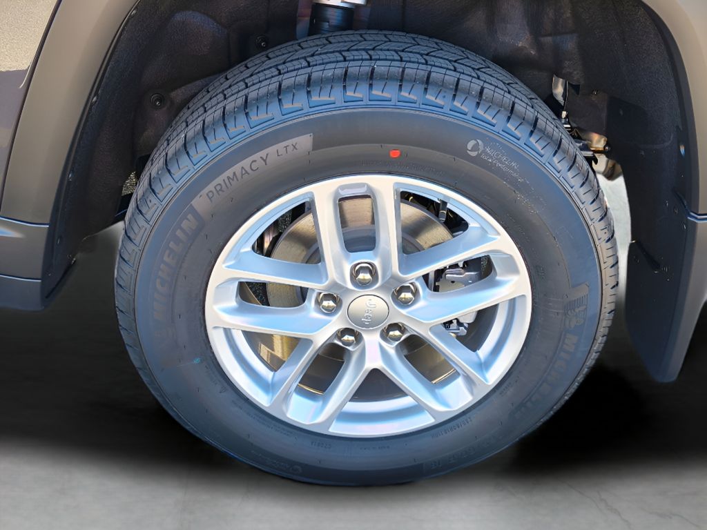 2025 Jeep Grand Cherokee Laredo X 4x4 - Baltic Gray Metallic Clearcoat exterior view 3