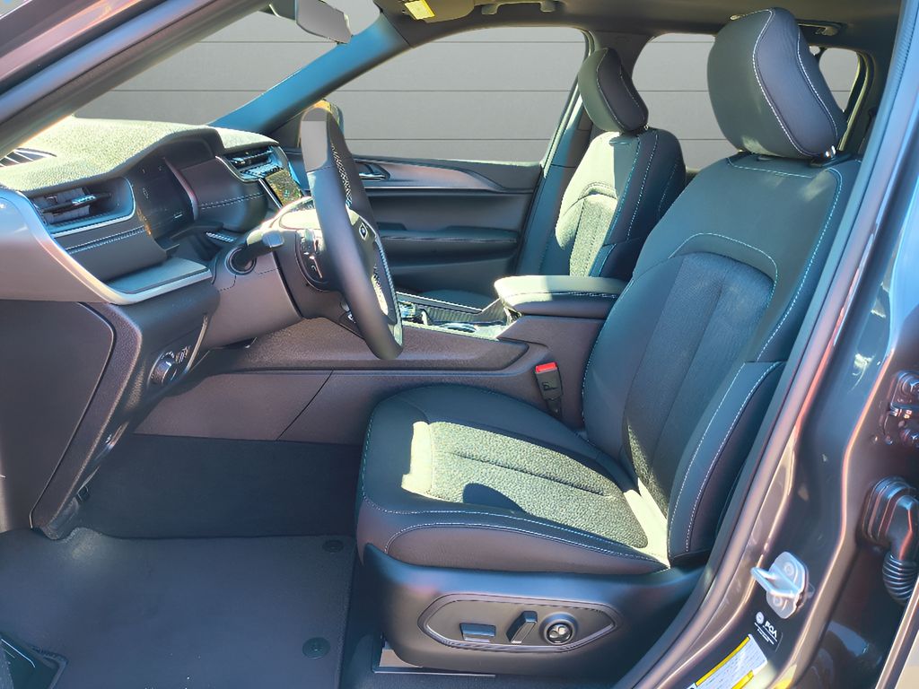 2025 Jeep Grand Cherokee Laredo X 4x4 - Baltic Gray Metallic Clearcoat exterior view 15