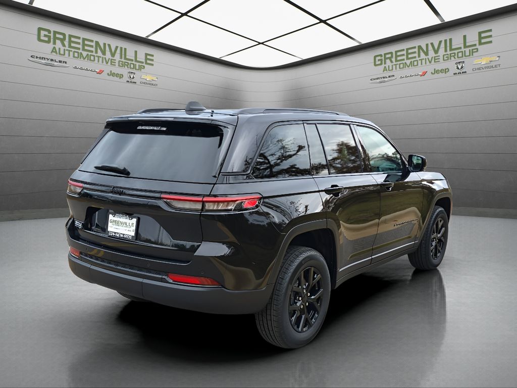 2025 Jeep Grand Cherokee Altitude X 4x2 - Diamond Black Crystal Pearlcoat exterior view 8