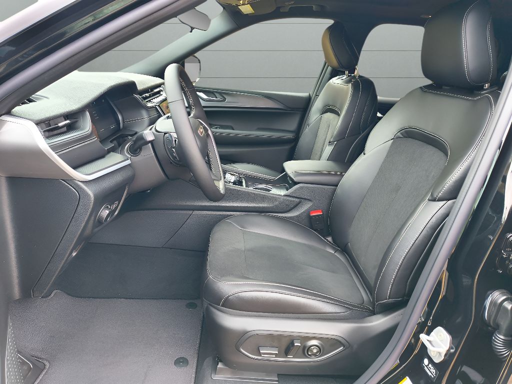 2025 Jeep Grand Cherokee Altitude X 4x2 - Diamond Black Crystal Pearlcoat exterior view 16