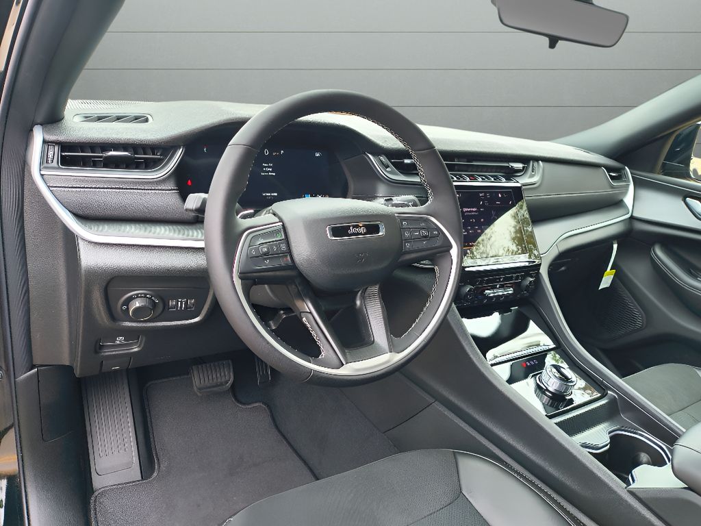 2025 Jeep Grand Cherokee Altitude X 4x2 - Diamond Black Crystal Pearlcoat exterior view 17