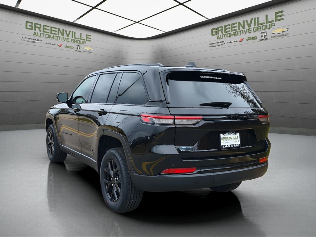 2025 Jeep Grand Cherokee Altitude X 4x2 - Diamond Black Crystal Pearlcoat exterior view 5