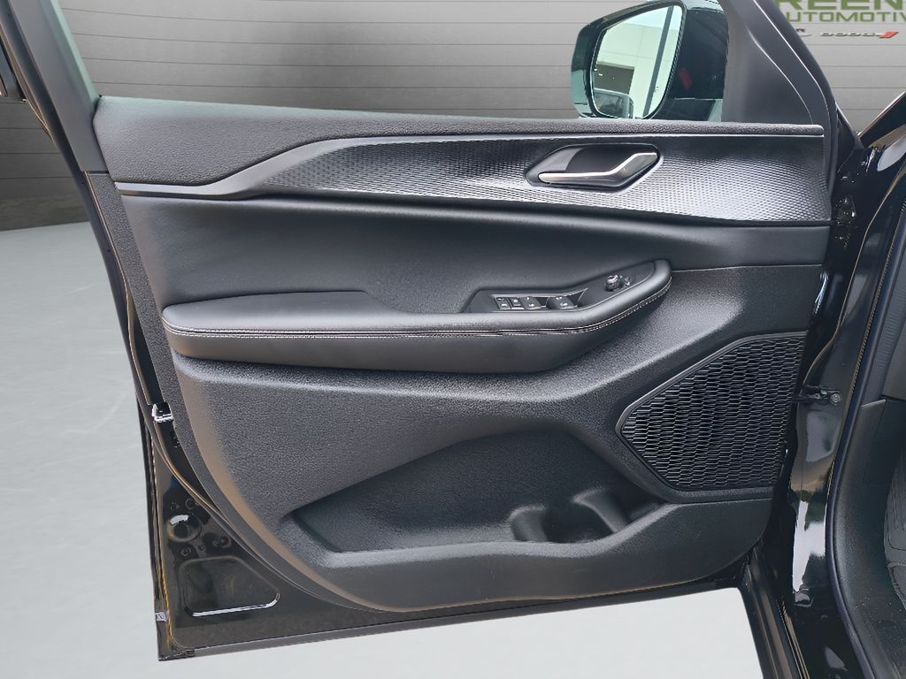 2025 Jeep Grand Cherokee Altitude X 4x2 - Diamond Black Crystal Pearlcoat exterior view 14