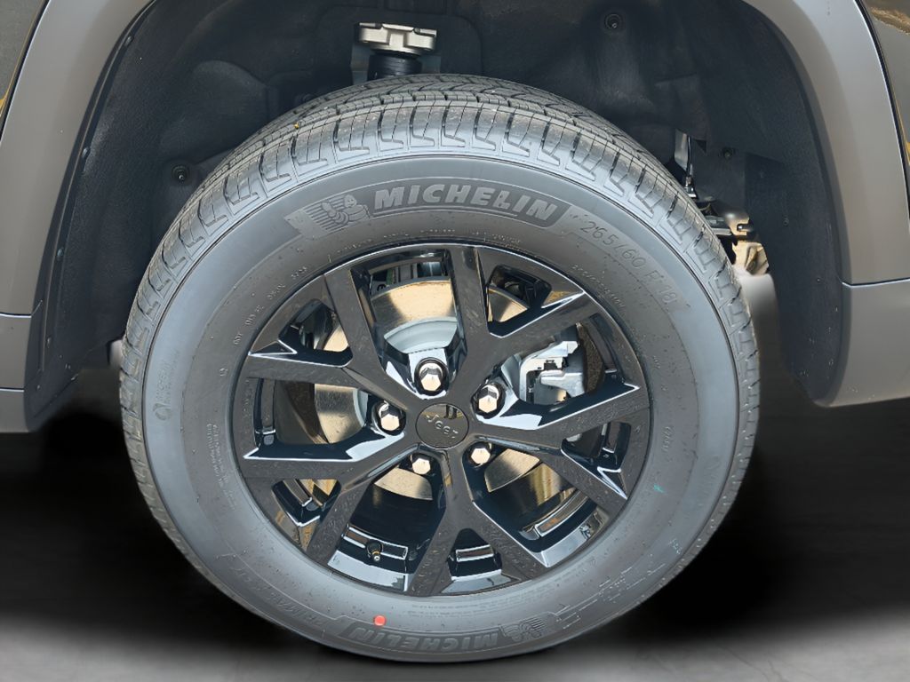 2025 Jeep Grand Cherokee Altitude X 4x2 - Diamond Black Crystal Pearlcoat exterior view 3