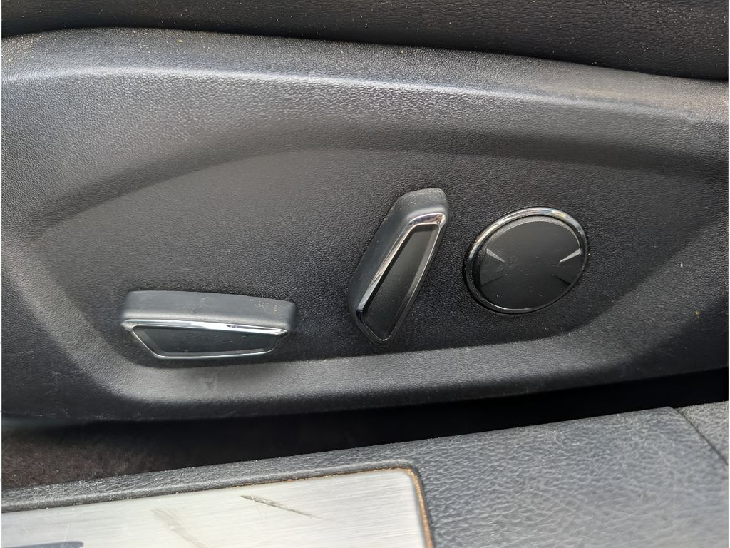 2018 Ford Fusion Titanium - Oxford White exterior view 14