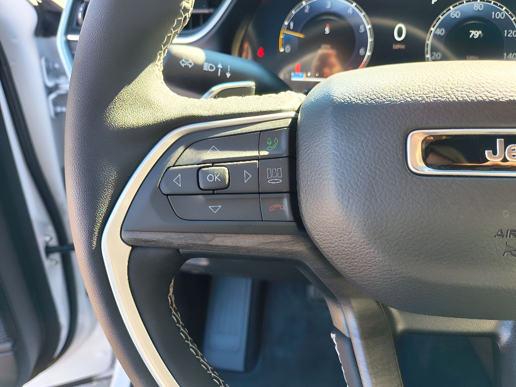 2025 Jeep Grand Cherokee Limited 4x4 - Bright White Clearcoat exterior view 18