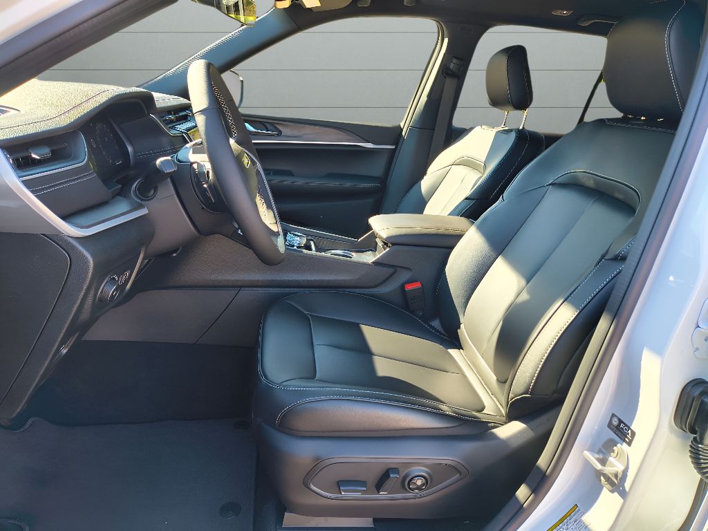 2025 Jeep Grand Cherokee Limited 4x4 - Bright White Clearcoat exterior view 16