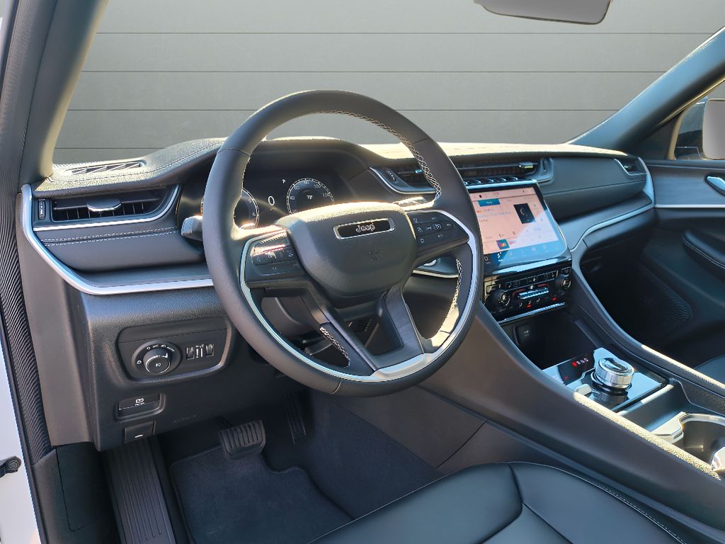 2025 Jeep Grand Cherokee Limited 4x4 - Bright White Clearcoat exterior view 17