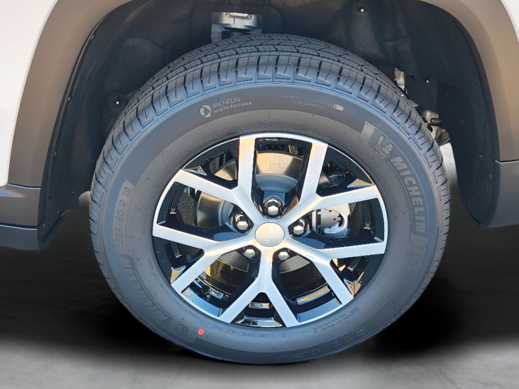 2025 Jeep Grand Cherokee Limited 4x4 - Bright White Clearcoat exterior view 3