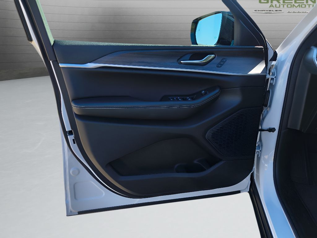 2025 Jeep Grand Cherokee Limited 4x4 - Bright White Clearcoat exterior view 14