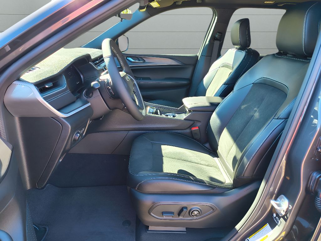 2025 Jeep Grand Cherokee Altitude X 4x2 - Baltic Gray Metallic Clearcoat exterior view 16