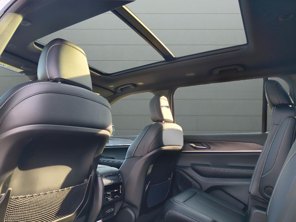 New 2025 Jeep Grand Cherokee L Limited Blackout