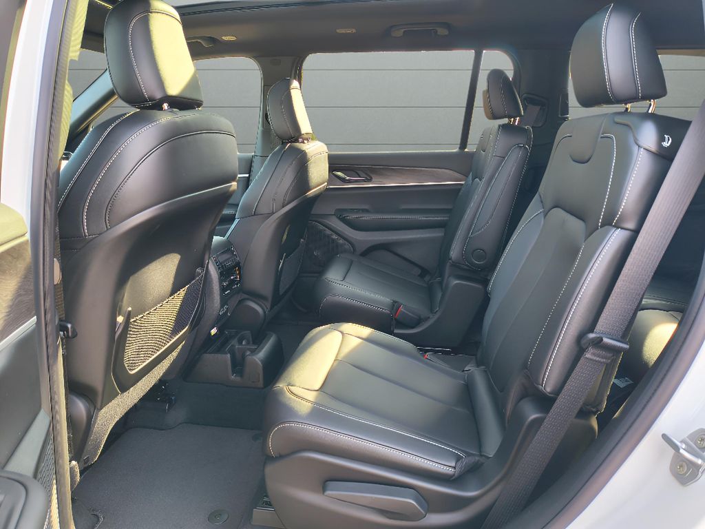 New 2025 Jeep Grand Cherokee L Limited Blackout