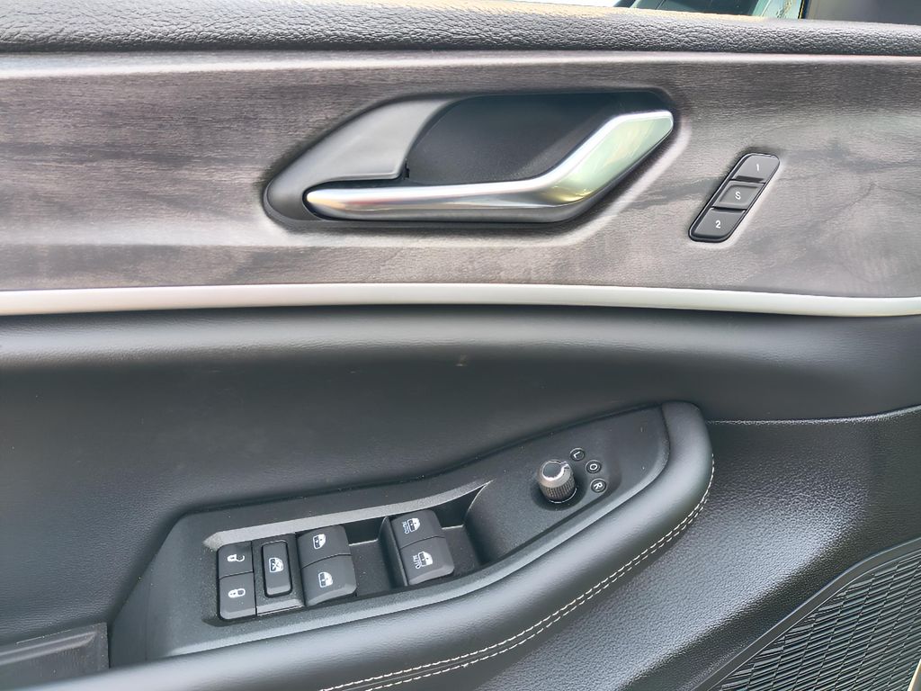 New 2025 Jeep Grand Cherokee L Limited Blackout