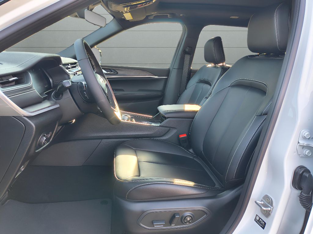 New 2025 Jeep Grand Cherokee L Limited Blackout