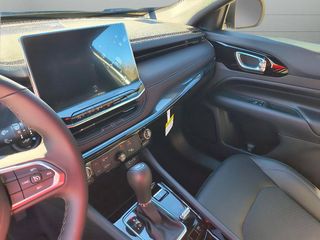 2026 Jeep Compass Latitude Altitude - Silver Zynith Metallic Clearcoat exterior view 20