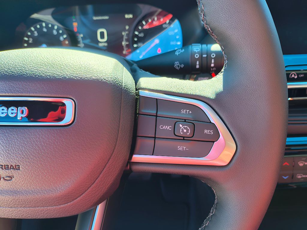 2026 Jeep Compass Latitude Altitude - Silver Zynith Metallic Clearcoat exterior view 18