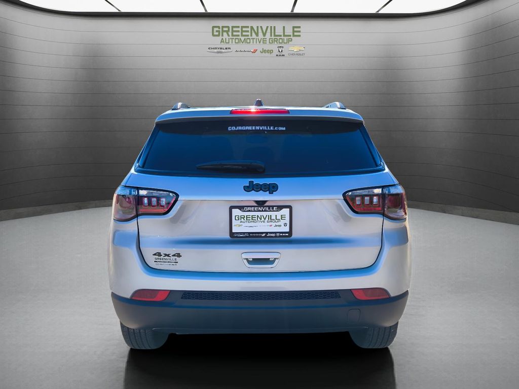 2026 Jeep Compass Latitude Altitude - Silver Zynith Metallic Clearcoat exterior view 6