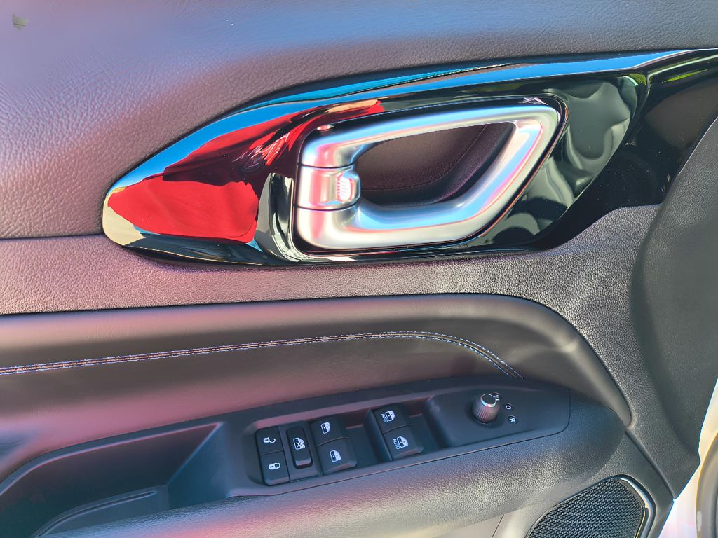 2026 Jeep Compass Latitude Altitude - Silver Zynith Metallic Clearcoat exterior view 13