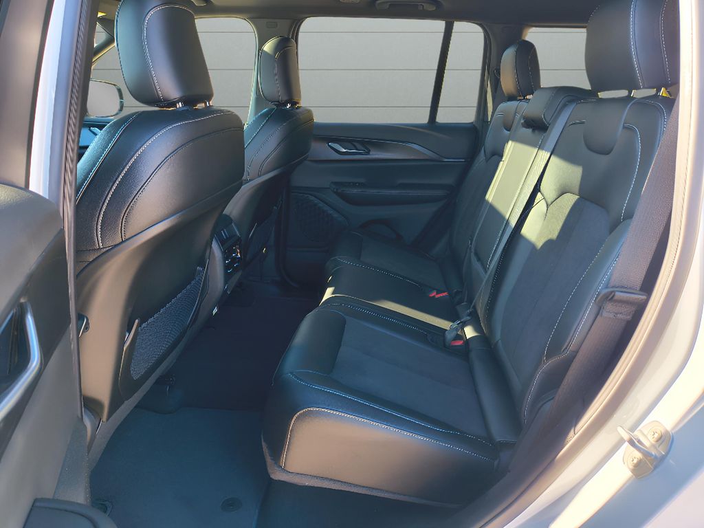 New 2025 Jeep Grand Cherokee Altitude X 4x2
