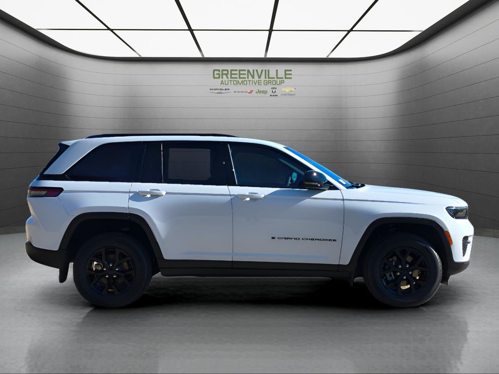 2025 Jeep Grand Cherokee Altitude X 4x2 - Bright White Clearcoat exterior view 9
