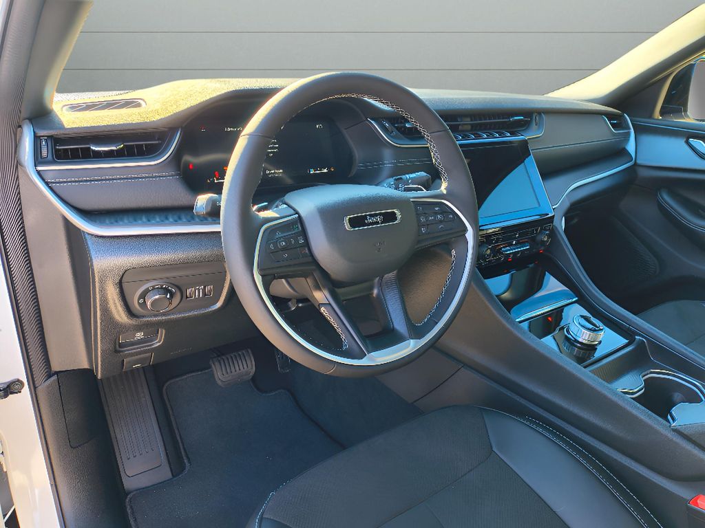 2025 Jeep Grand Cherokee Altitude X 4x2 - Bright White Clearcoat exterior view 17