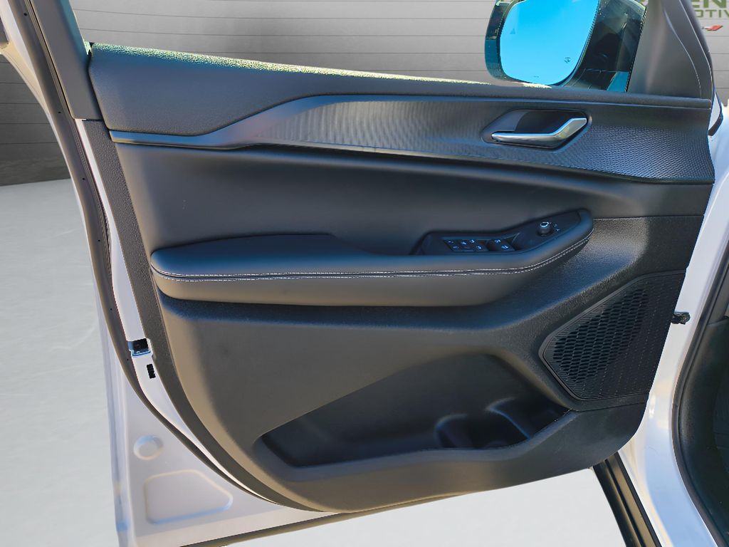 2025 Jeep Grand Cherokee Altitude X 4x2 - Bright White Clearcoat exterior view 14