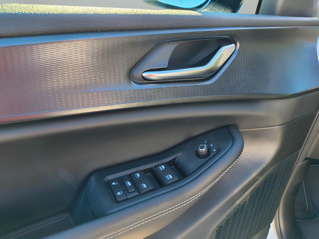 2025 Jeep Grand Cherokee Altitude X 4x2 - Bright White Clearcoat exterior view 13