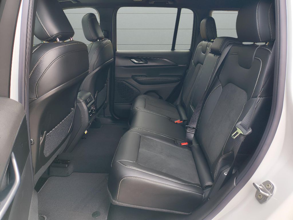 New 2025 Jeep Grand Cherokee Altitude X 4x2