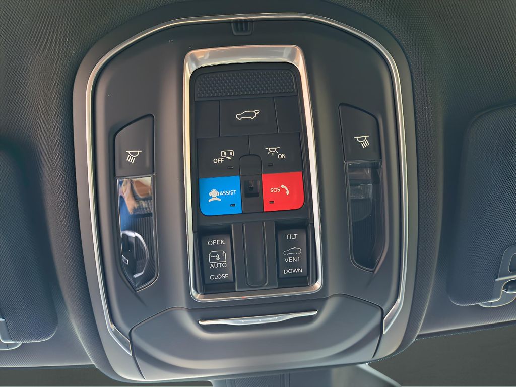 New 2025 Jeep Grand Cherokee Altitude X 4x2