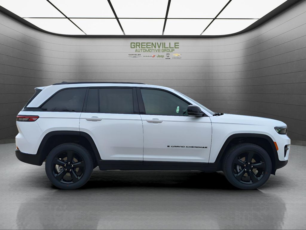 2025 Jeep Grand Cherokee Altitude X 4x2 - Bright White Clearcoat exterior view 9