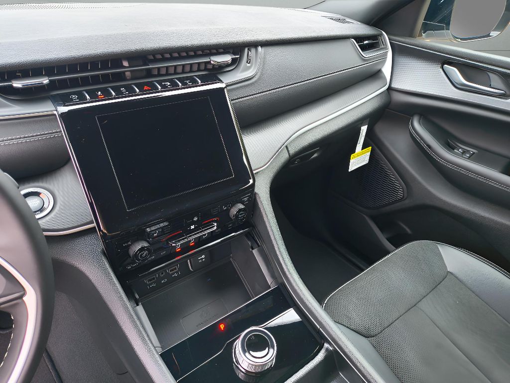New 2025 Jeep Grand Cherokee Altitude X 4x2