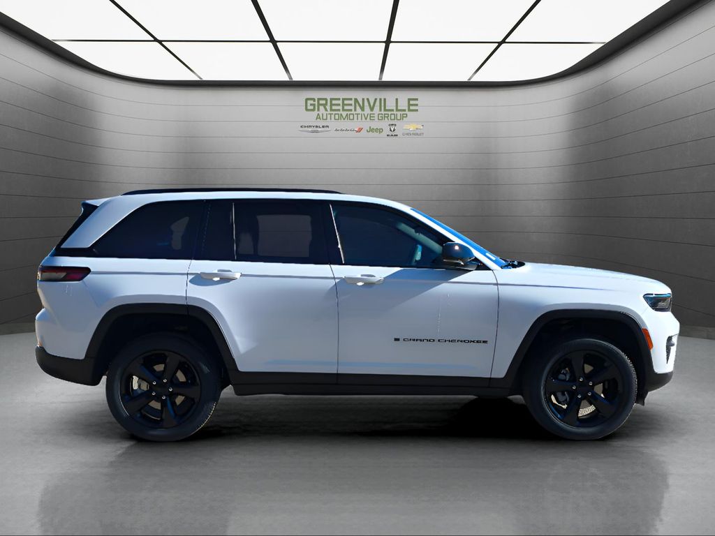 2025 Jeep Grand Cherokee Altitude 4x2 - Bright White Clearcoat exterior view 9