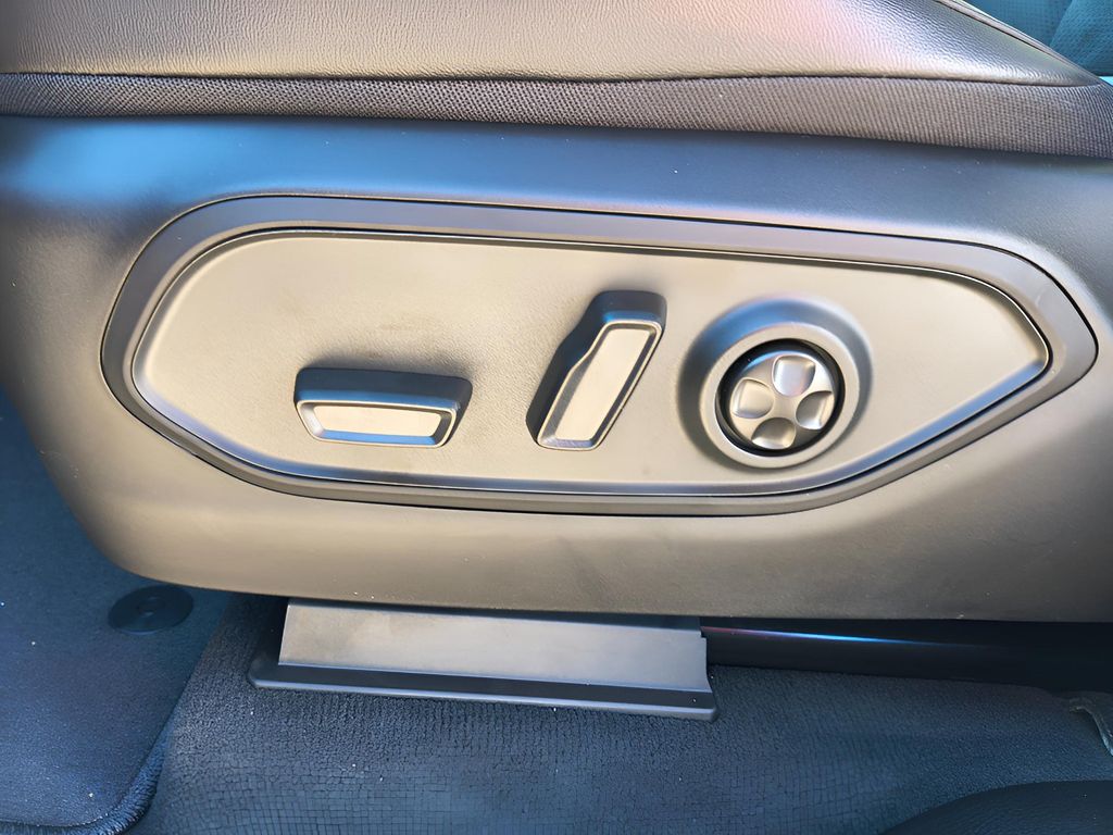 2025 Jeep Grand Cherokee Altitude 4x2 - Bright White Clearcoat exterior view 15