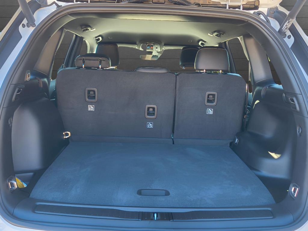 2025 Jeep Grand Cherokee Altitude 4x2 - Bright White Clearcoat exterior view 7