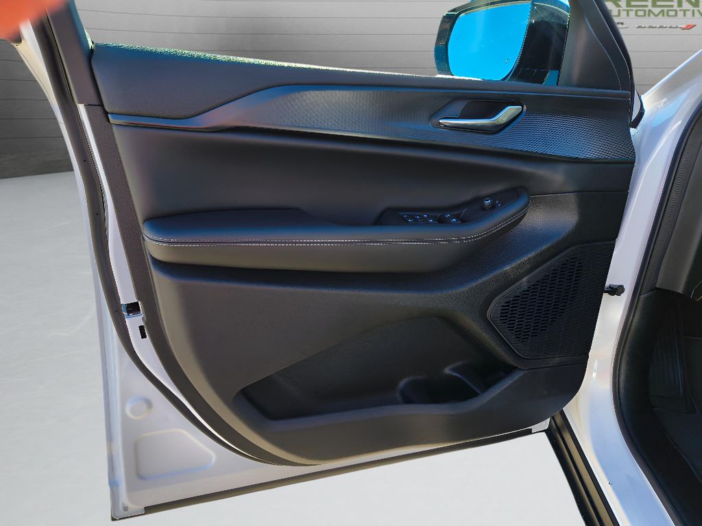 2025 Jeep Grand Cherokee Altitude 4x2 - Bright White Clearcoat exterior view 14