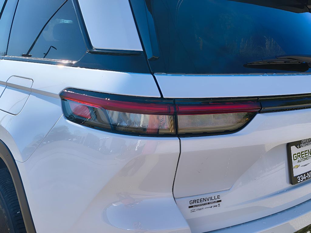 2025 Jeep Grand Cherokee Altitude 4x2 - Bright White Clearcoat exterior view 4