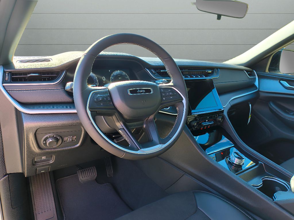 2025 Jeep Grand Cherokee Altitude 4x2 - Bright White Clearcoat exterior view 17