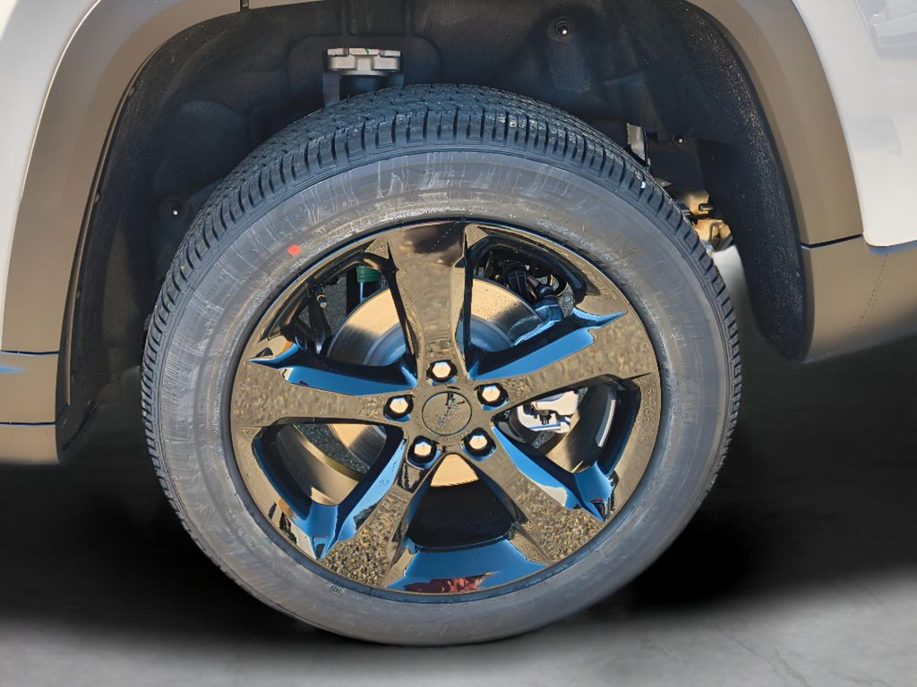 2025 Jeep Grand Cherokee Altitude 4x2 - Bright White Clearcoat exterior view 3