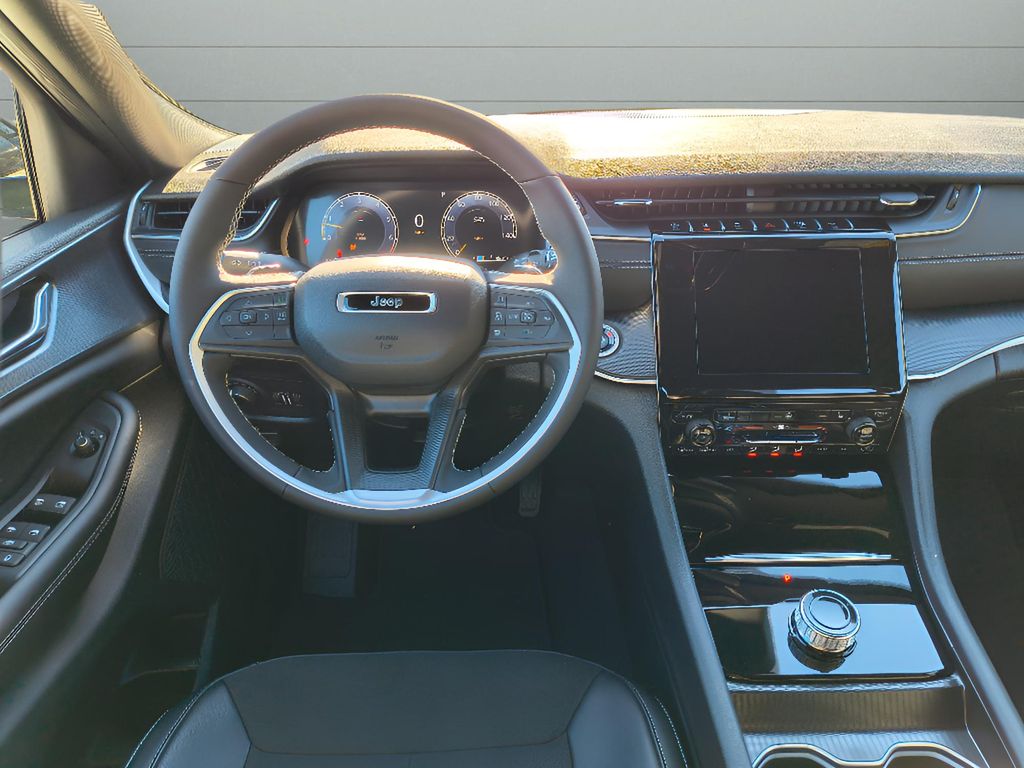 New 2025 Jeep Grand Cherokee Altitude 4x2