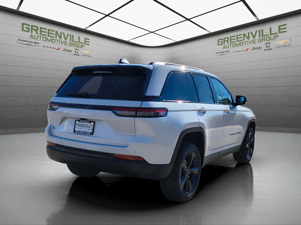 2025 Jeep Grand Cherokee Altitude 4x2 - Bright White Clearcoat exterior view 8