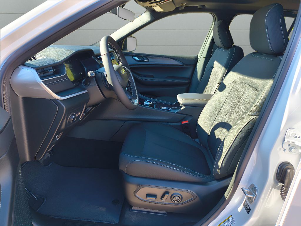 2025 Jeep Grand Cherokee Laredo X 4x2 - Bright White Clearcoat exterior view 16