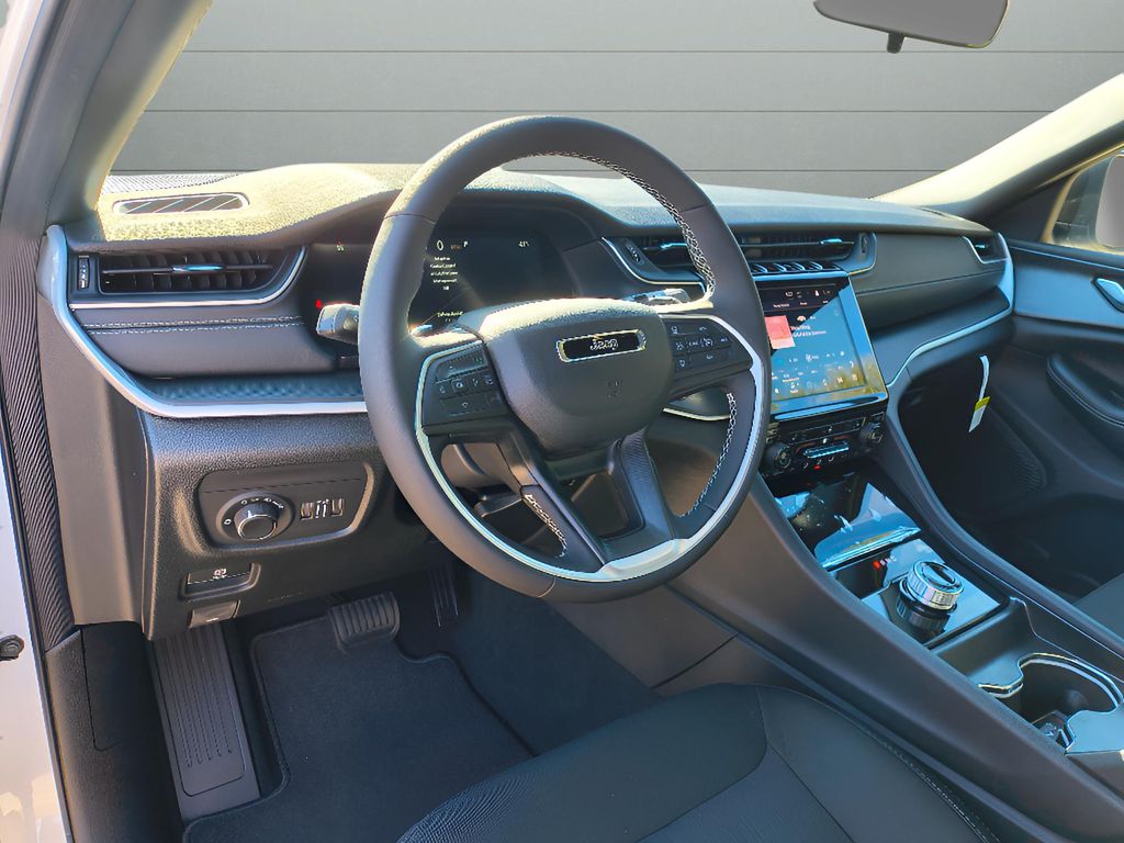 2025 Jeep Grand Cherokee Laredo X 4x2 - Bright White Clearcoat exterior view 17