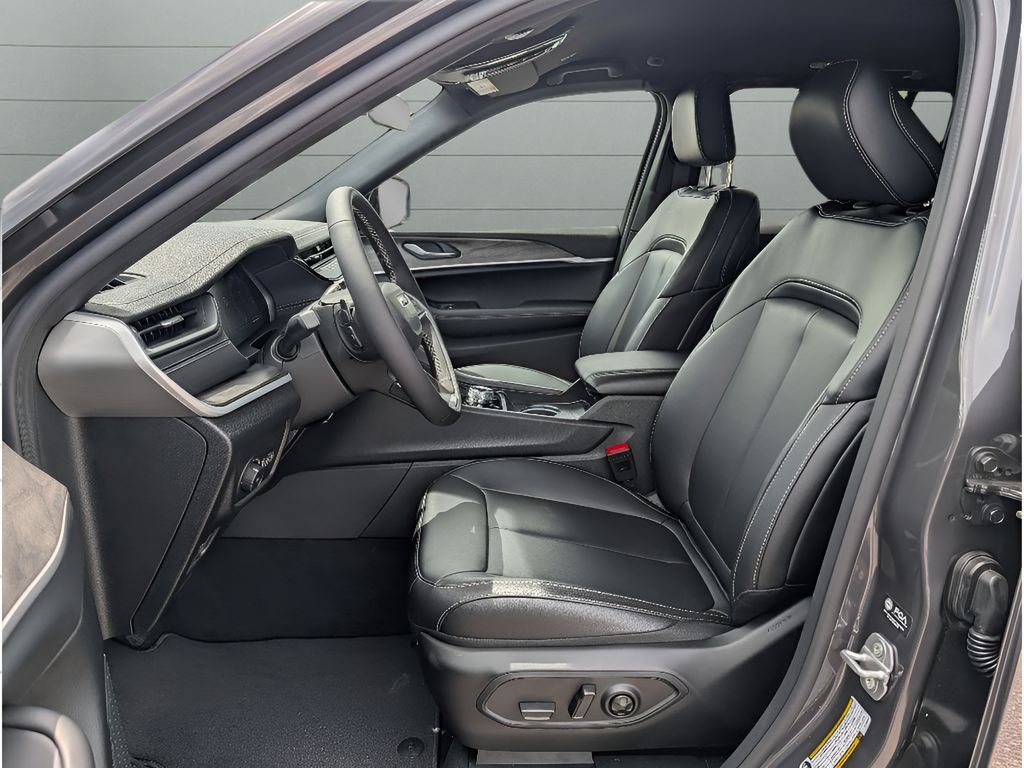 2026 Jeep Grand Cherokee Limited - Baltic Gray Metallic Clearcoat exterior view 17