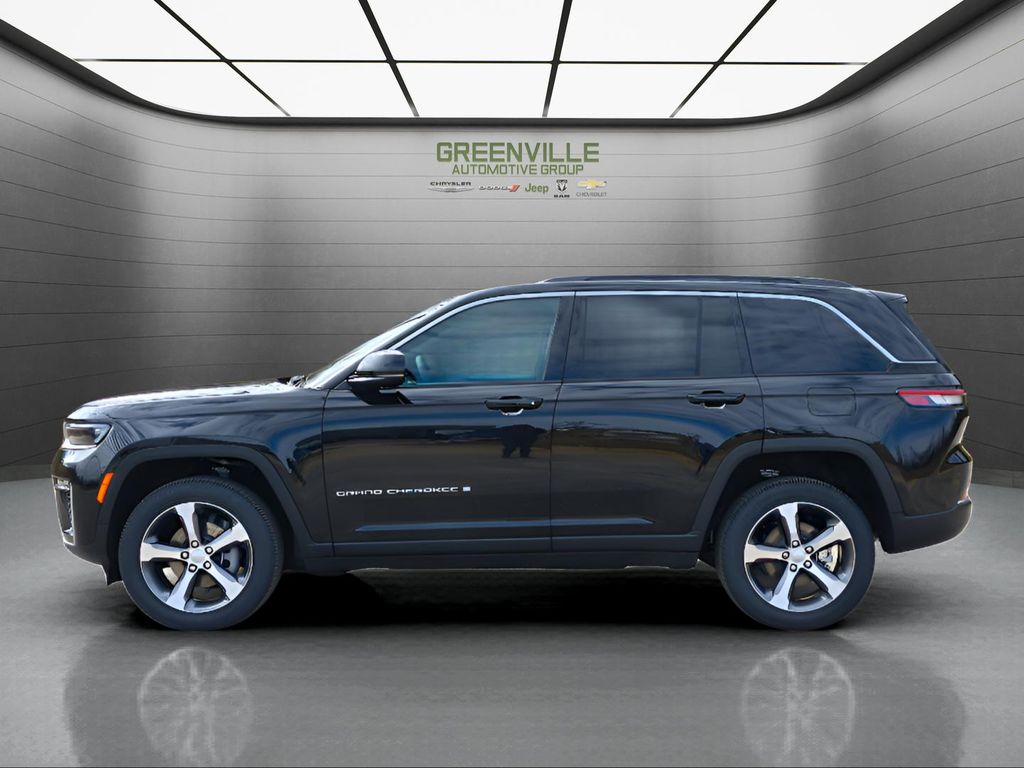 2026 Jeep Grand Cherokee Limited 4x4 - Diamond Black Crystal Pearlcoat exterior view 2