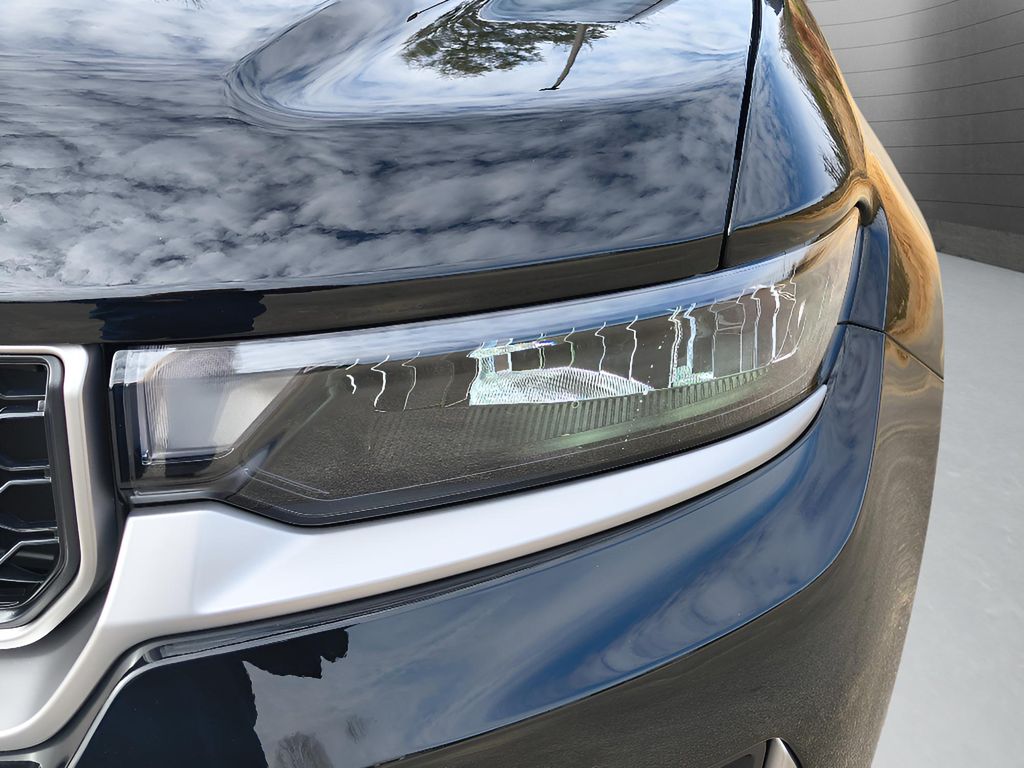 2026 Jeep Grand Cherokee Limited 4x4 - Diamond Black Crystal Pearlcoat exterior view 12