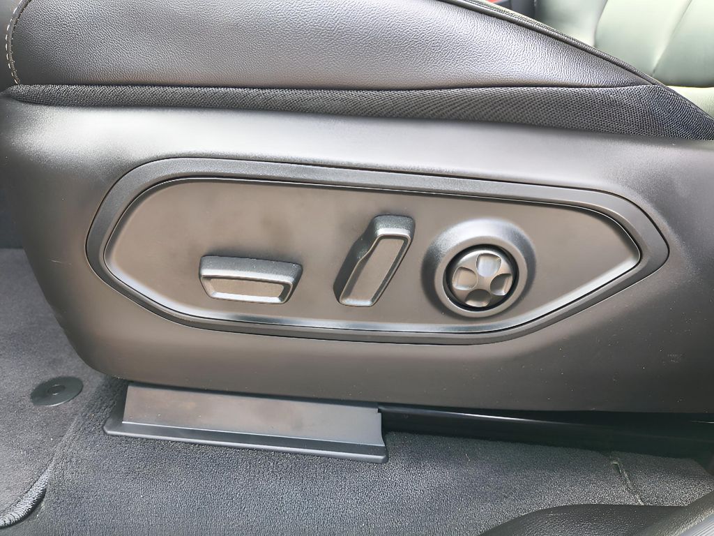 2026 Jeep Grand Cherokee Limited 4x4 - Diamond Black Crystal Pearlcoat exterior view 15